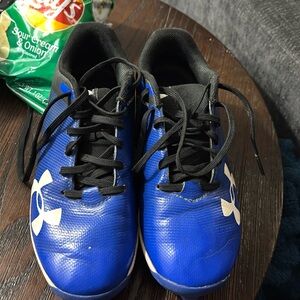 Under armor cleats size Y2.5